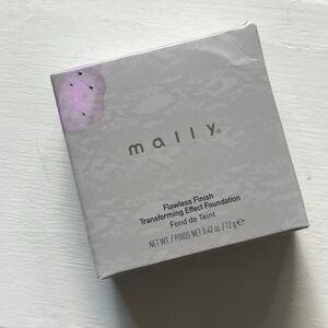 MALLY Beauty FLAWLESS FINISH Transforming Effect Foundation  0.42 oz - NEW mediu